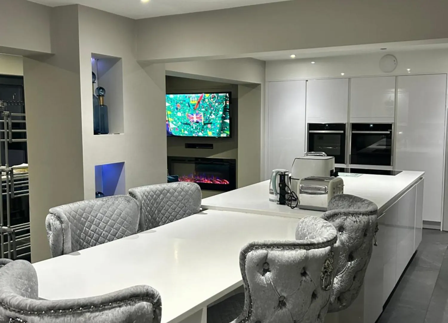 Prázdninový dům Large Modern Family Home In Murrayfield - Very Close To City Centre - 10 Mins By Direct Bus - Private Driveway & Garden Edinburgh